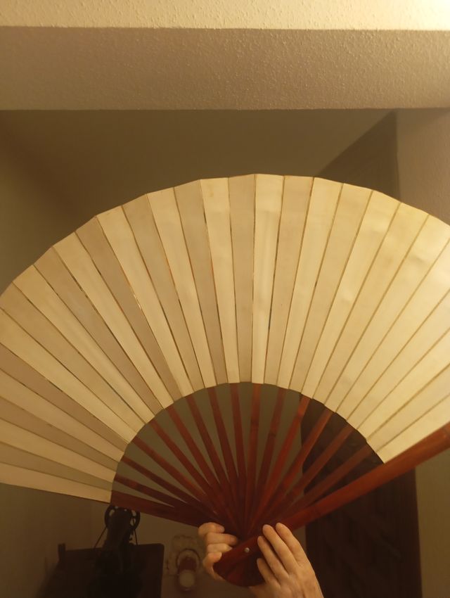 Abanico antiguo gigante