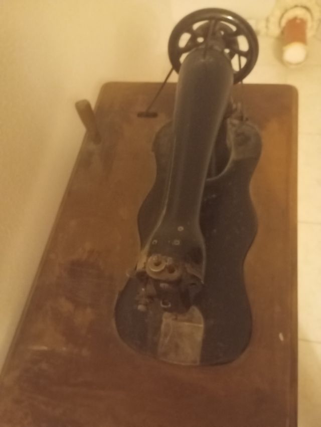 Máquina coser antigua modelo violín  De hace 200 a