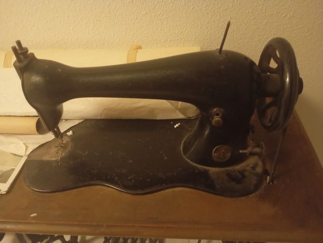 Máquina coser antigua modelo violín  De hace 200 a
