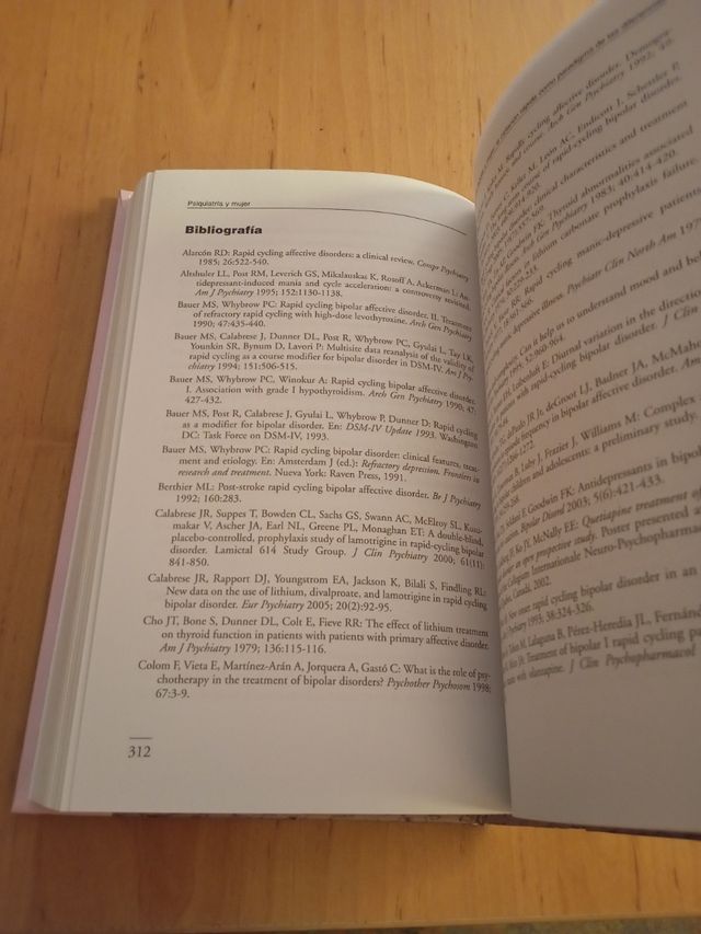 "Psiquiatría y mujer" es un libro editado por J. E