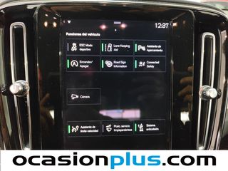 Volvo XC40 T3 Momentum Auto 120 kW (163 CV)