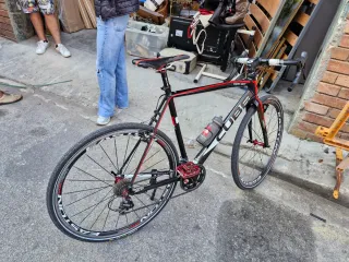 Bicicleta Cube Cross Race