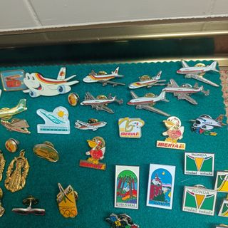 150 Pines y Chapas Variadas, regalo cofre.