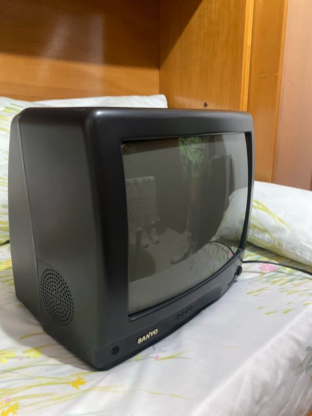 TV Sanyo CRT - Televisión tubo negra