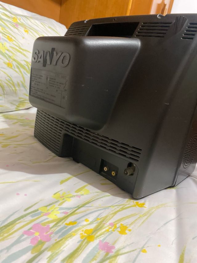 TV Sanyo CRT - Televisión tubo negra