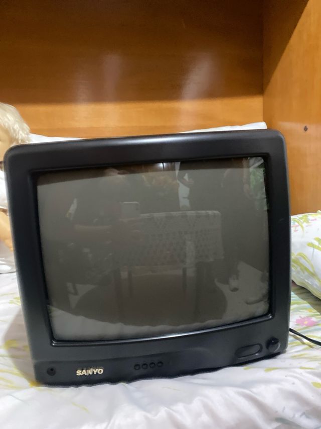 TV Sanyo CRT - Televisión tubo negra