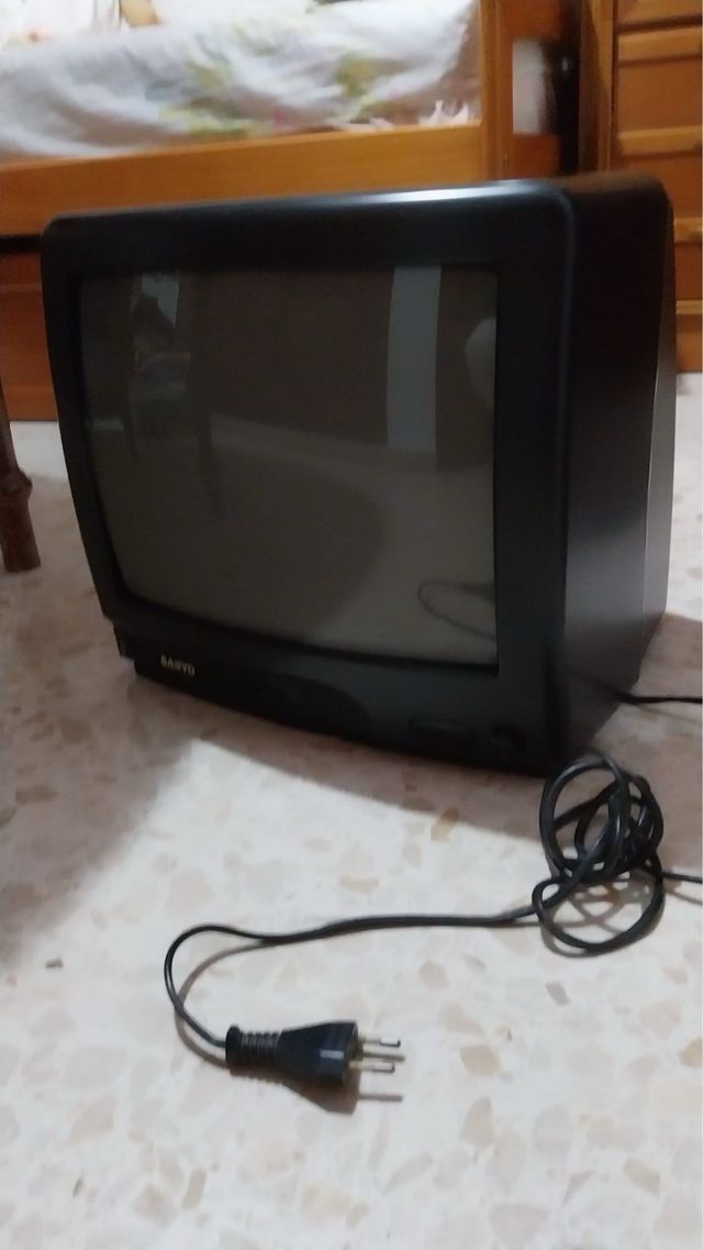TV Sanyo CRT - Televisión tubo negra