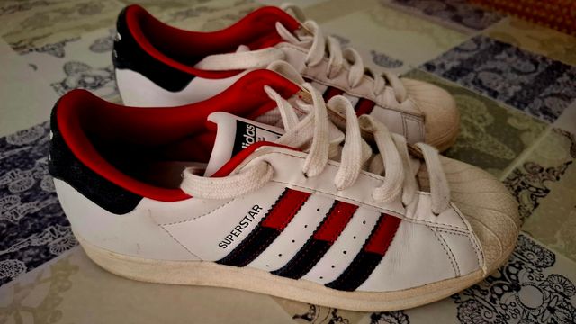 Adidas Superstar Jr. rojas y blancas