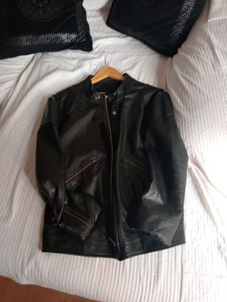 Chaqueta piel negra hecha en México.