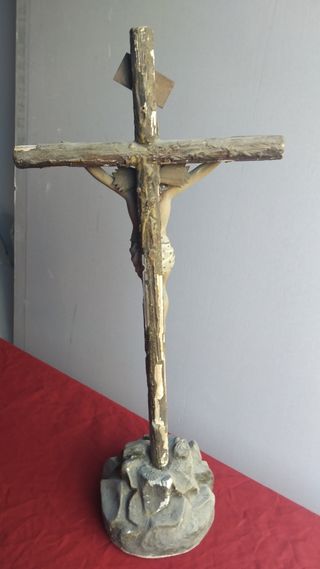 Crucifijo antiguo de madera