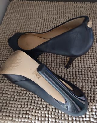 Zapatos Guess negros tacón alto