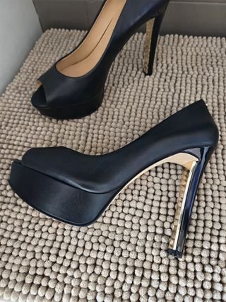 Zapatos Guess negros tacón alto