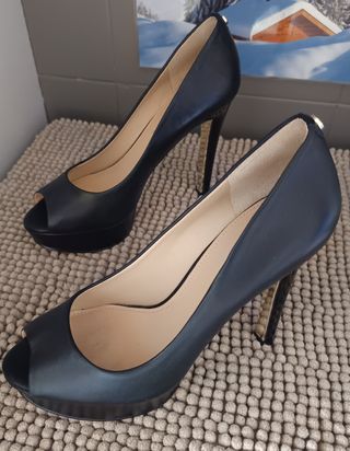 Zapatos Guess negros tacón alto