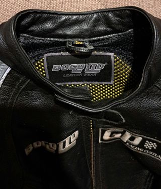 Tuta in pelle divisibile per moto.