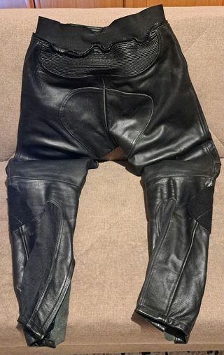 Tuta in pelle divisibile per moto.