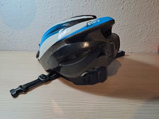 Casco bici azul y blanco