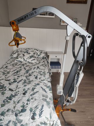 Grúa geriátrica para cama
