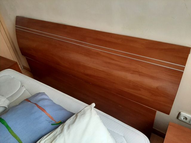 Cabecero cama de madera marrón