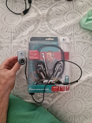 Cuffie Logitech Premium + Fotocamera Logitech