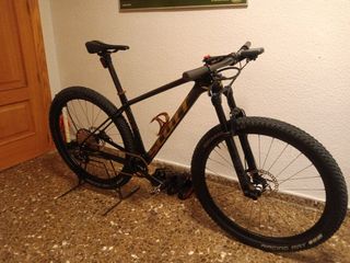 Bicicleta Scott scale 920 talla m
En carbono