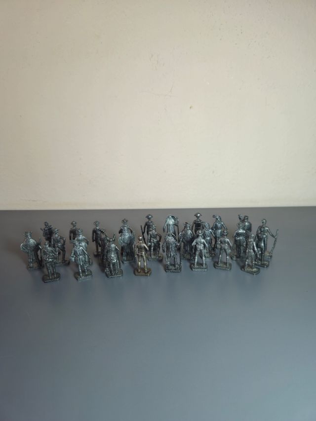 28 Soldatini Kinder Argento: Romani & Indiani