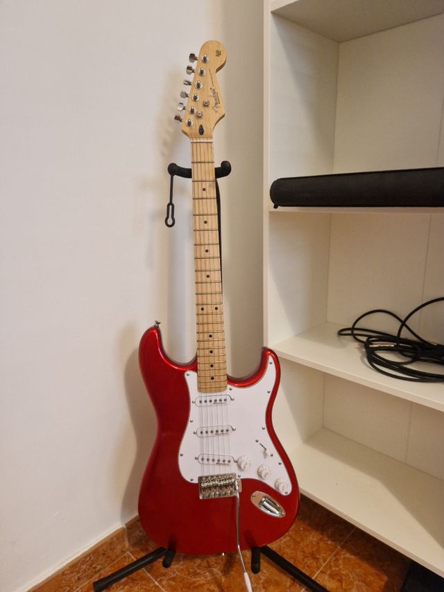 Guitarra Eléctrica tipo Fender Stratocaster roja
