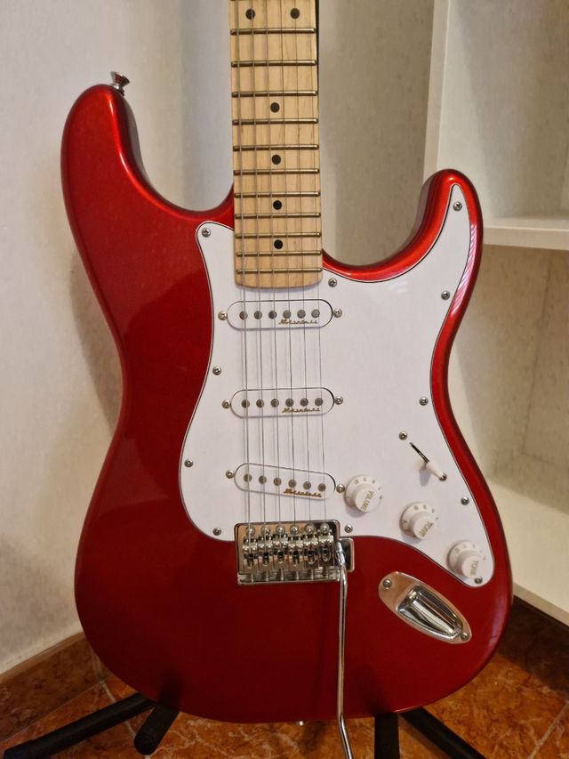 Guitarra Eléctrica tipo Fender Stratocaster roja