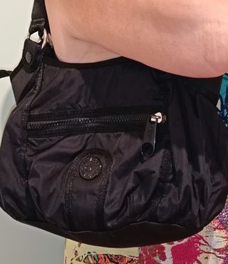 bandolera,cartera práctica con bolsillos con ciere