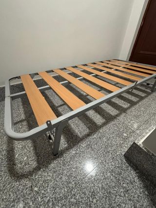 Somier metálico con patas de madera
