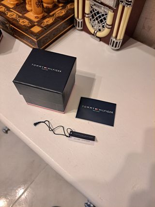 Reloj Tommy Hilfiger - Caja negra