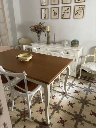 4 sillas Maisons du Monde blancas