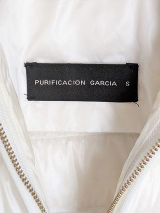 Plumífero blanco Purificación García
