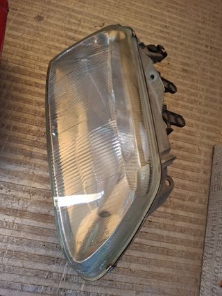 RENAULT LAGUNA I faro izquierdo usado 