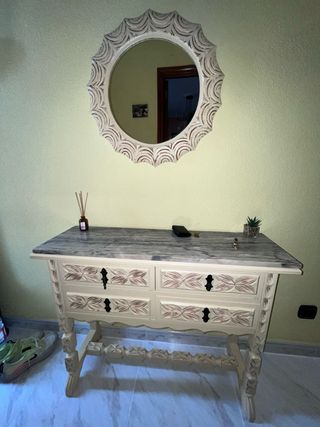 Recibidor antiguo con espejo