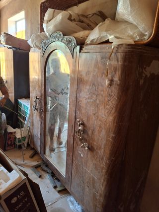 Armario antiguo de madera