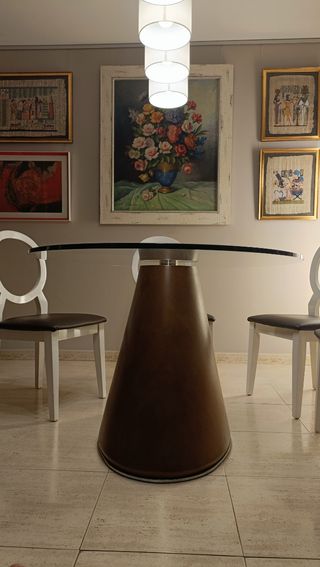 Mesa de comedor de diseño. 