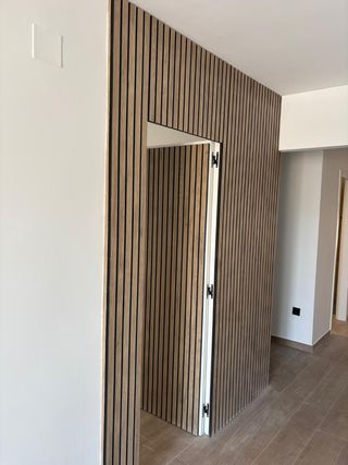 Paredes panelables con puerta oculta 