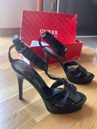 Tacones negros Guess
