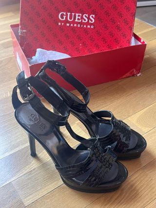 Tacones negros Guess
