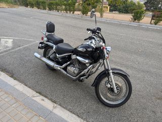 Suzuki Intruder 250cc.