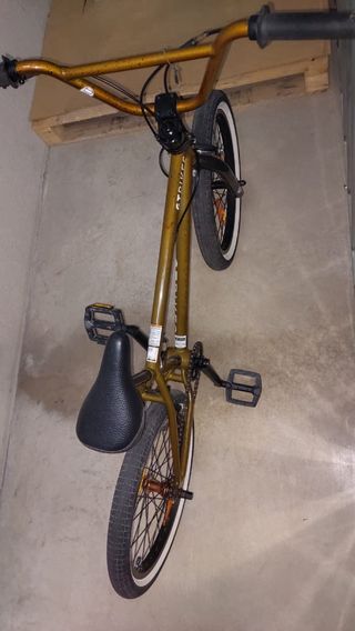 BMX GT Bikes marrón