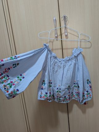Blusa con estampado de Stradivarius 