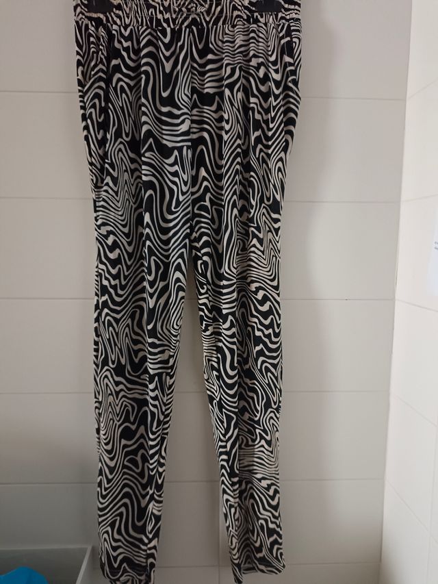 Pantalones SI ME COMPRAS OTRA COSA TE LO REGALO