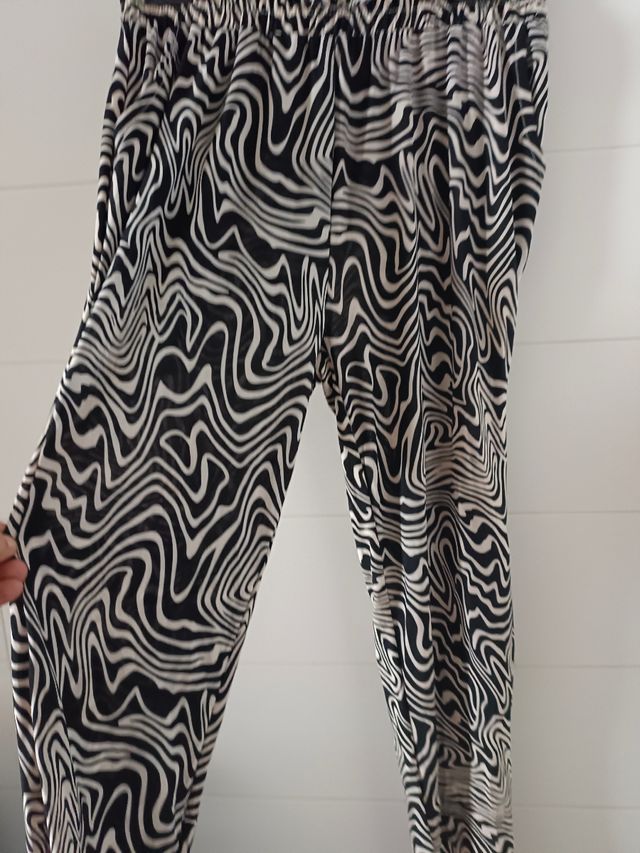 Pantalones SI ME COMPRAS OTRA COSA TE LO REGALO