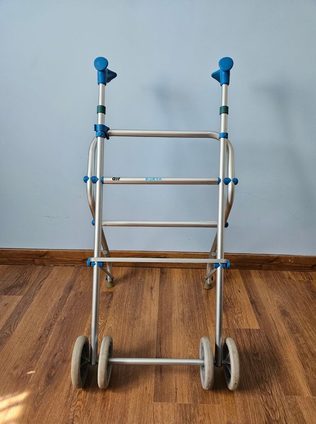 Andador plegable de aluminio