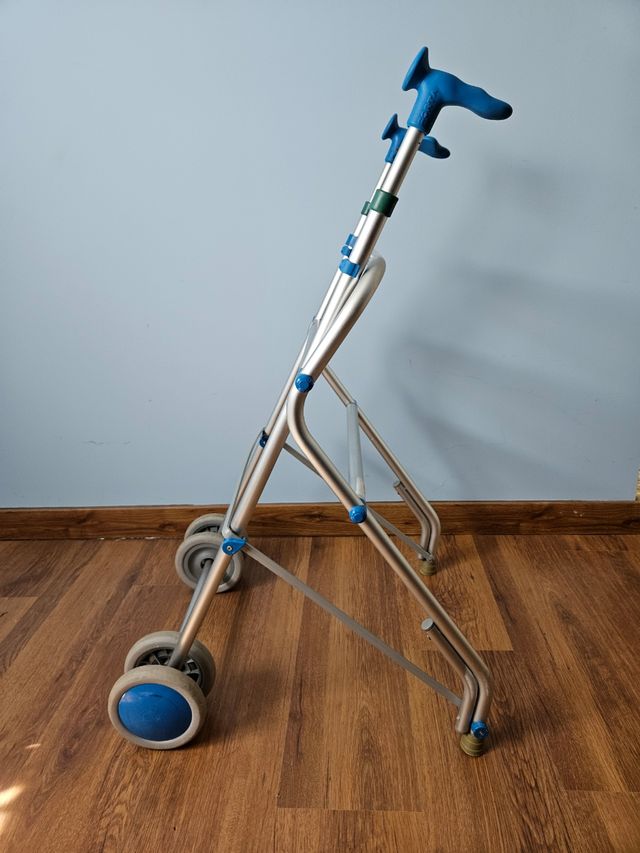 Andador plegable de aluminio