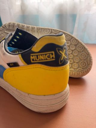 Tenis Munich - Azul y Blanco