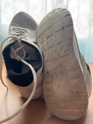 Tenis Nike blancos - deportivos