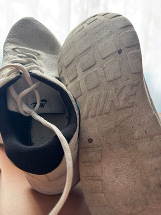 Tenis Nike blancos - deportivos