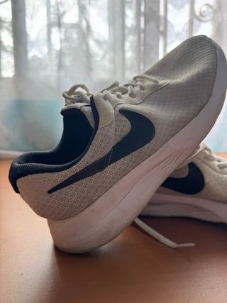 Tenis Nike blancos - deportivos